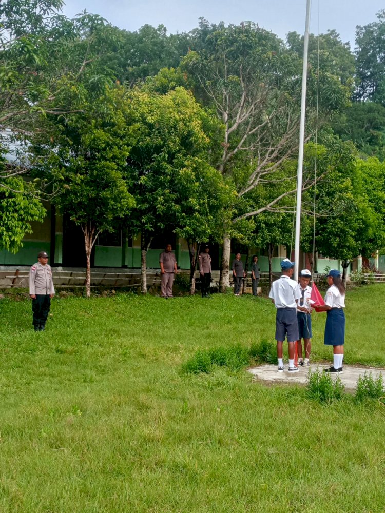 Polisi Jadi Pembina Upacara, Tanamkan Disiplin dan Anti-Bullying di SMPN 2 Paga