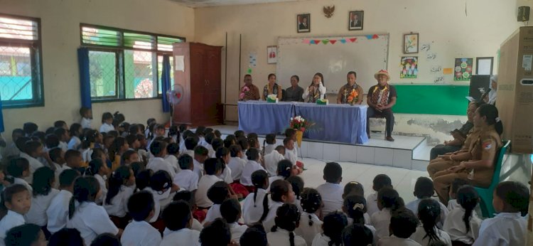 Semangat Literasi Menggema di Wailiti Sikka, Bhabinkamtibmas Hadir Kawal Edukasi Generasi Muda