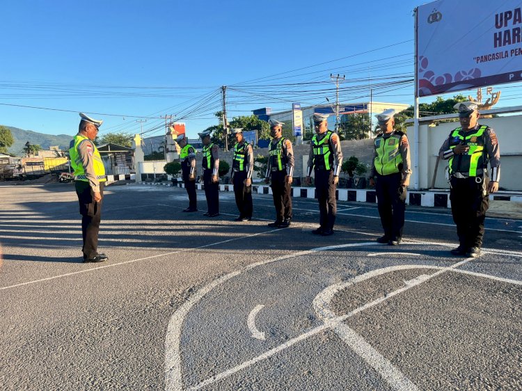 “Sejak Fajar, Satlantas dan Sat Polairud Polres Sikka Bergerak: Jalan Raya dan Perairan Dijaga Ketat”