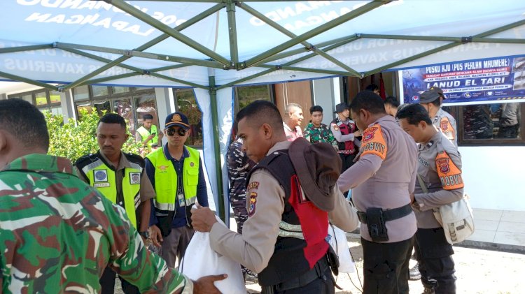 Bantuan 14 Ton Tiba di Sikka, TNI-Polri Bergerak Cepat Bongkar 2.545 Koli Sembako untuk Korban Gempa