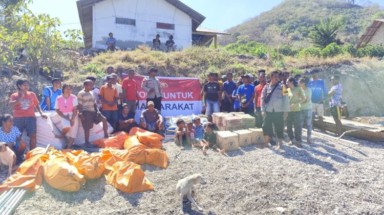 “Air Mata Syukur di Okacere Palue, Warga Ucapkan Terima Kasih: Polri Hadir Bawa Bantuan Pertama Pascagempa”