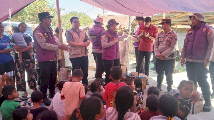 Mengembalikan Senyum di Tengah Posko Pengungsian, Polri Gelar Trauma Healing bagi Warga Pengungsian Sikka