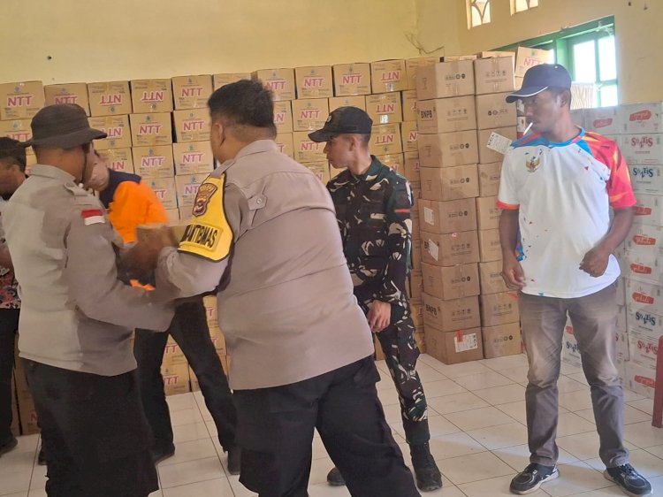 Dari Daratan ke Kepulauan, 400 Dos Air Mineral NTT Dikirim untuk Warga Terdampak Gempa Palue Sikka