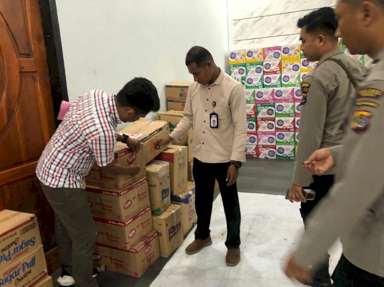 Polres Sikka Memilih Cepat Membantu, Cermat Mengawasi: Bantuan Pengungsi Dikawal Ketat, Makanan Dipastikan Aman dan Tak Kedaluwarsa