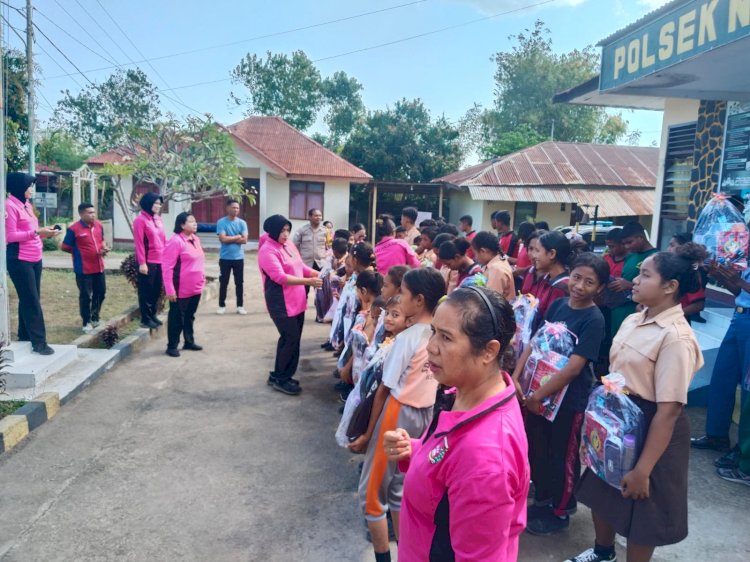 Bantuan Bhayangkari Menyapa Anak Korban Gempa Flores, 114 Siswa di Sikka Terima Perlengkapan Sekolah