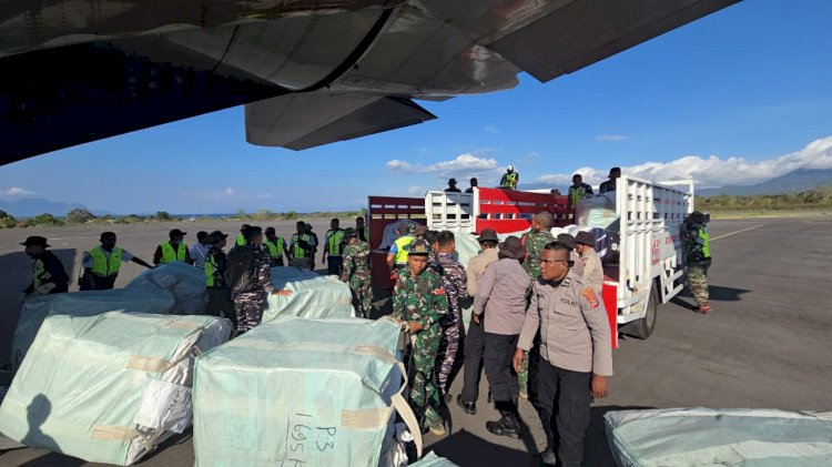 Gelombang Solidaritas Mengalir ke Sikka, Ratusan Koli Bantuan Gempa Tiba di Maumere, Polres Kawal hingga Jalur Distribusi