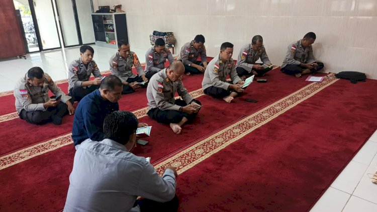 Rawat Iman, Kokohkan Pengabdian: Polres Sikka Perkuat Mental Personel melalui Binroh Lintas Agama
