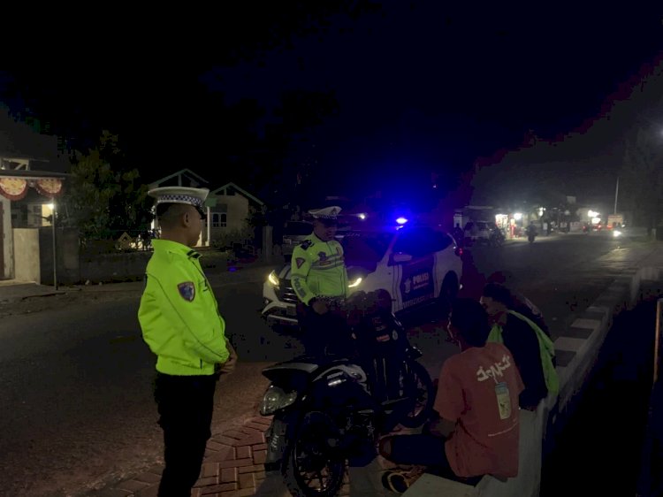 Jalanan Aman, Masyarakat Nyaman: Patroli Lampu Biru Polres Sikka Perkuat Kamseltibcarlantas