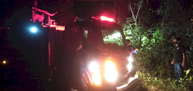Kebakaran Melanda Kebun Warga di Manubura, Polsek Nelle Polres Sikka dan Damkar Berjibaku Jinakkan Api hingga Malam