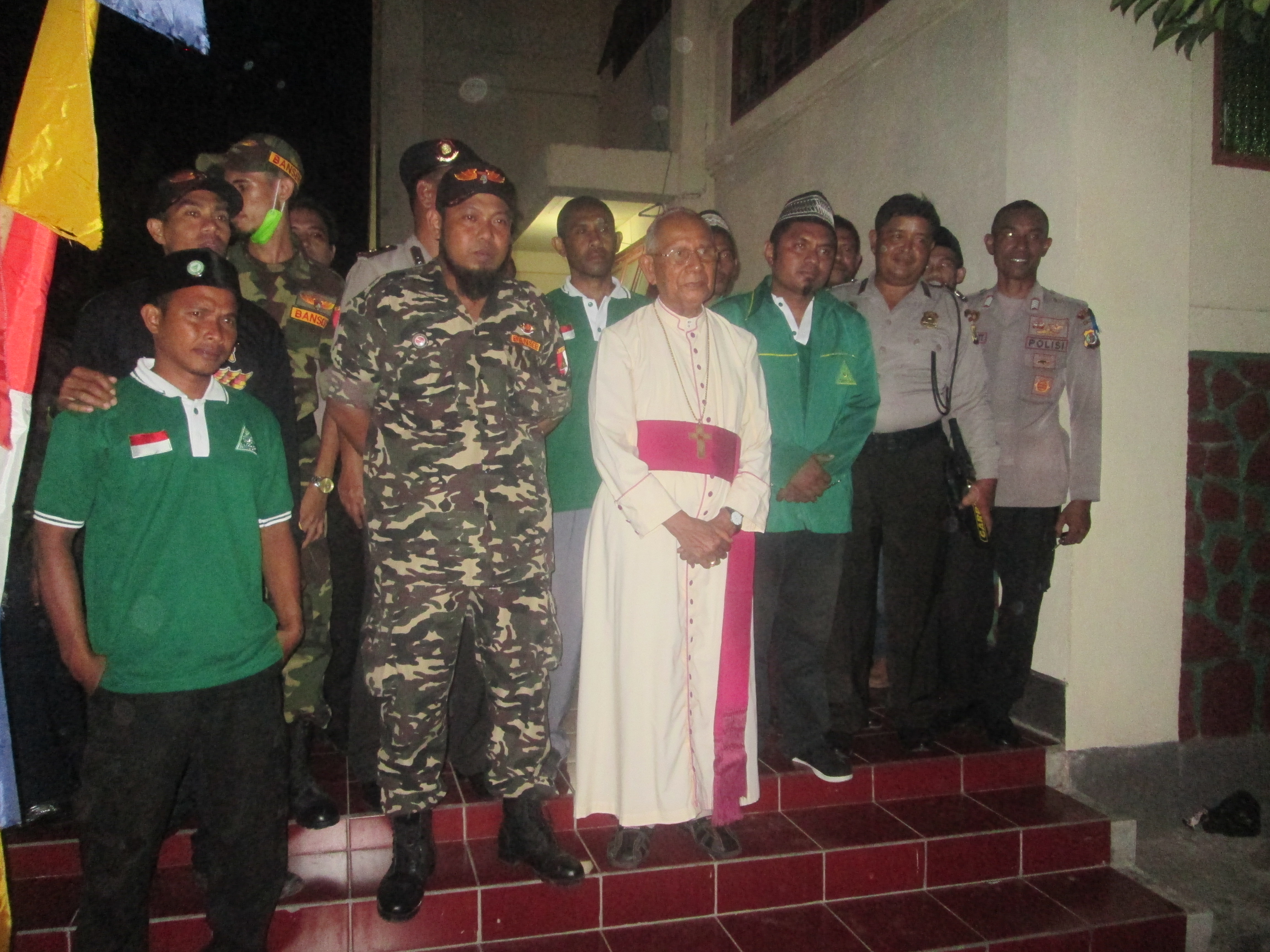 Kebaktian Malam Natal di Gereja Kathedral St. Yoseph Maumere Berjalan Aman dan Lancar