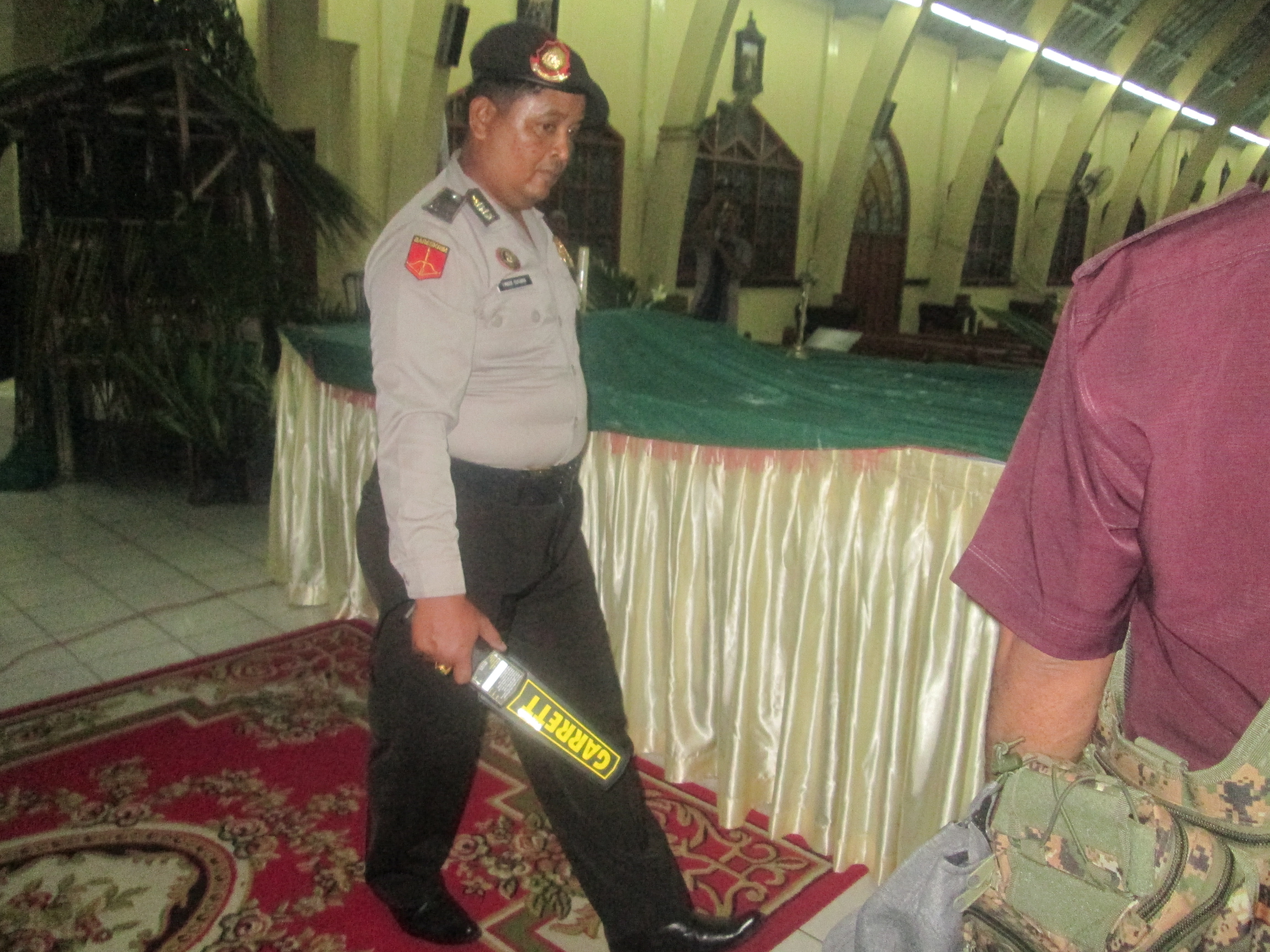 Polres Sikka Lakukan Sterilisasi di Gereja Kathedral St. Yoseph Maumere