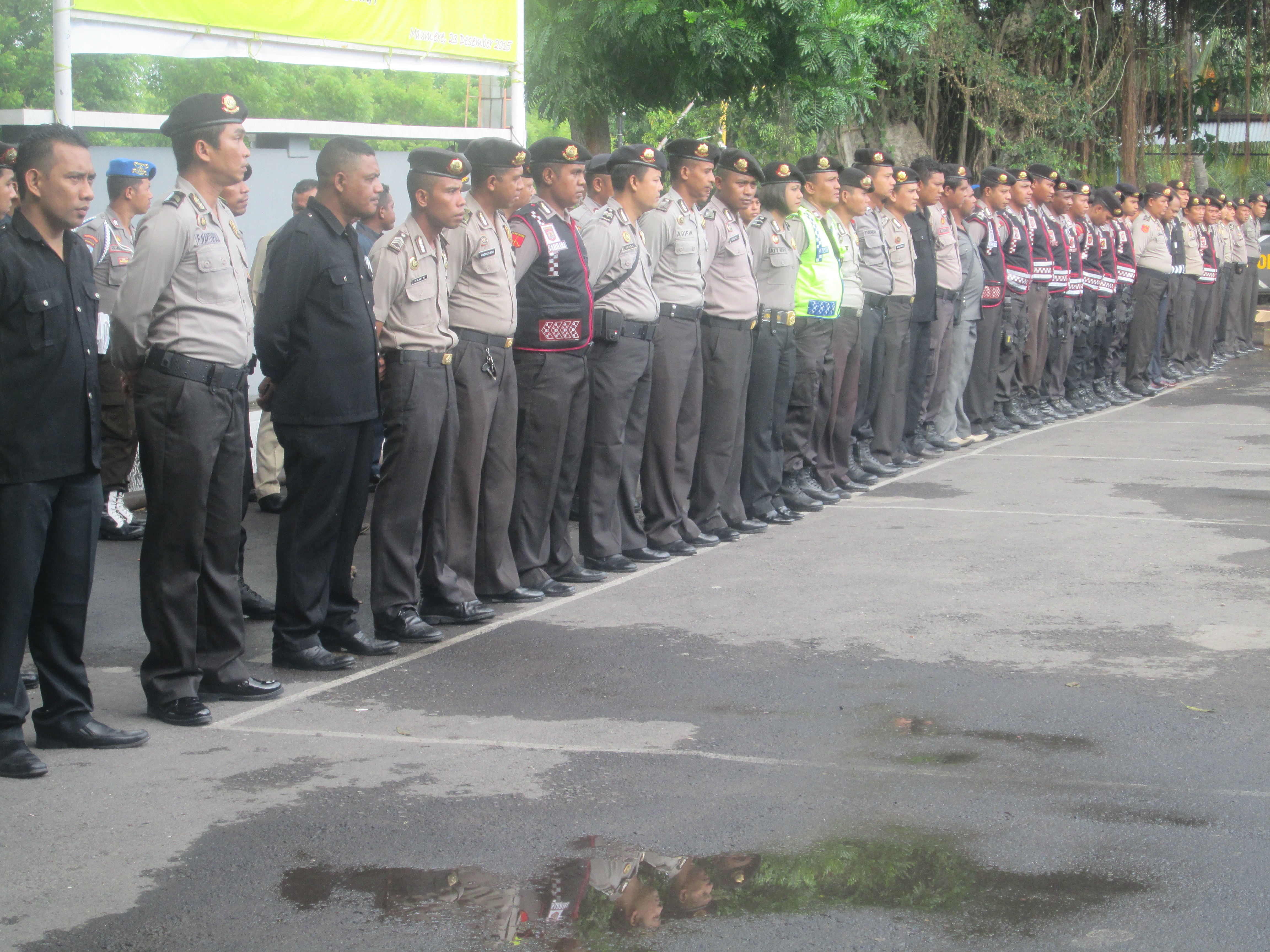 Apel Persiapan Pengamanan Malam Tahun Baru 2016 di Polres Sikka