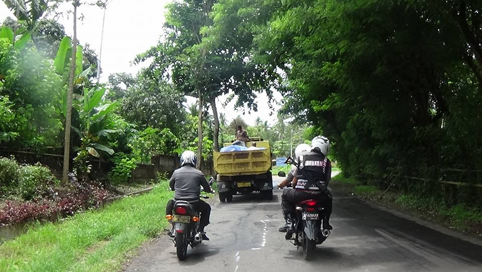 POLRES SIKKA KAWAL DISTRIBUSI LOGISTIK PILKADES SERENTAK 2016 KE KECAMATAN