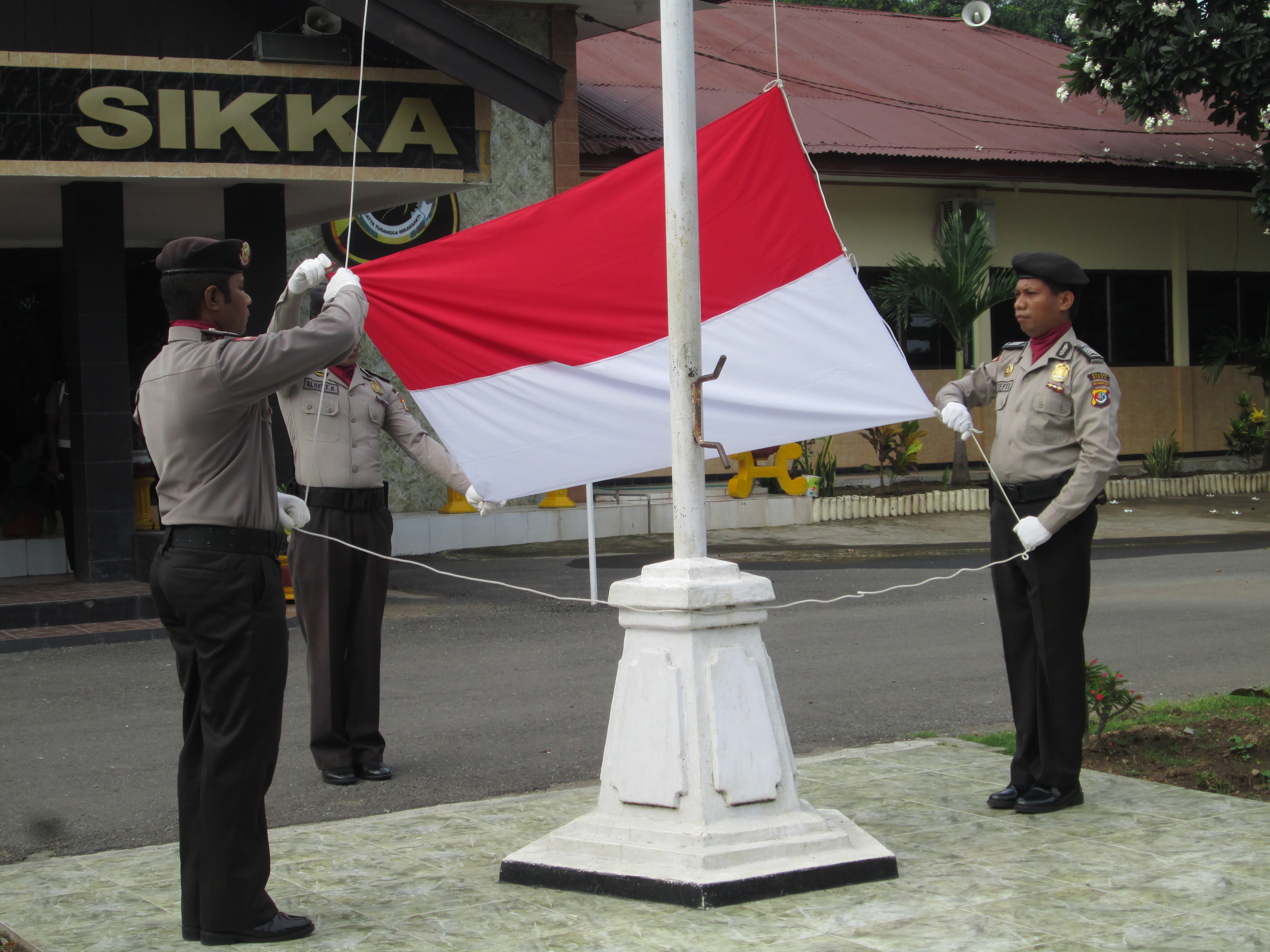 UPACARA BENDERA BULANAN POLRES SIKKA