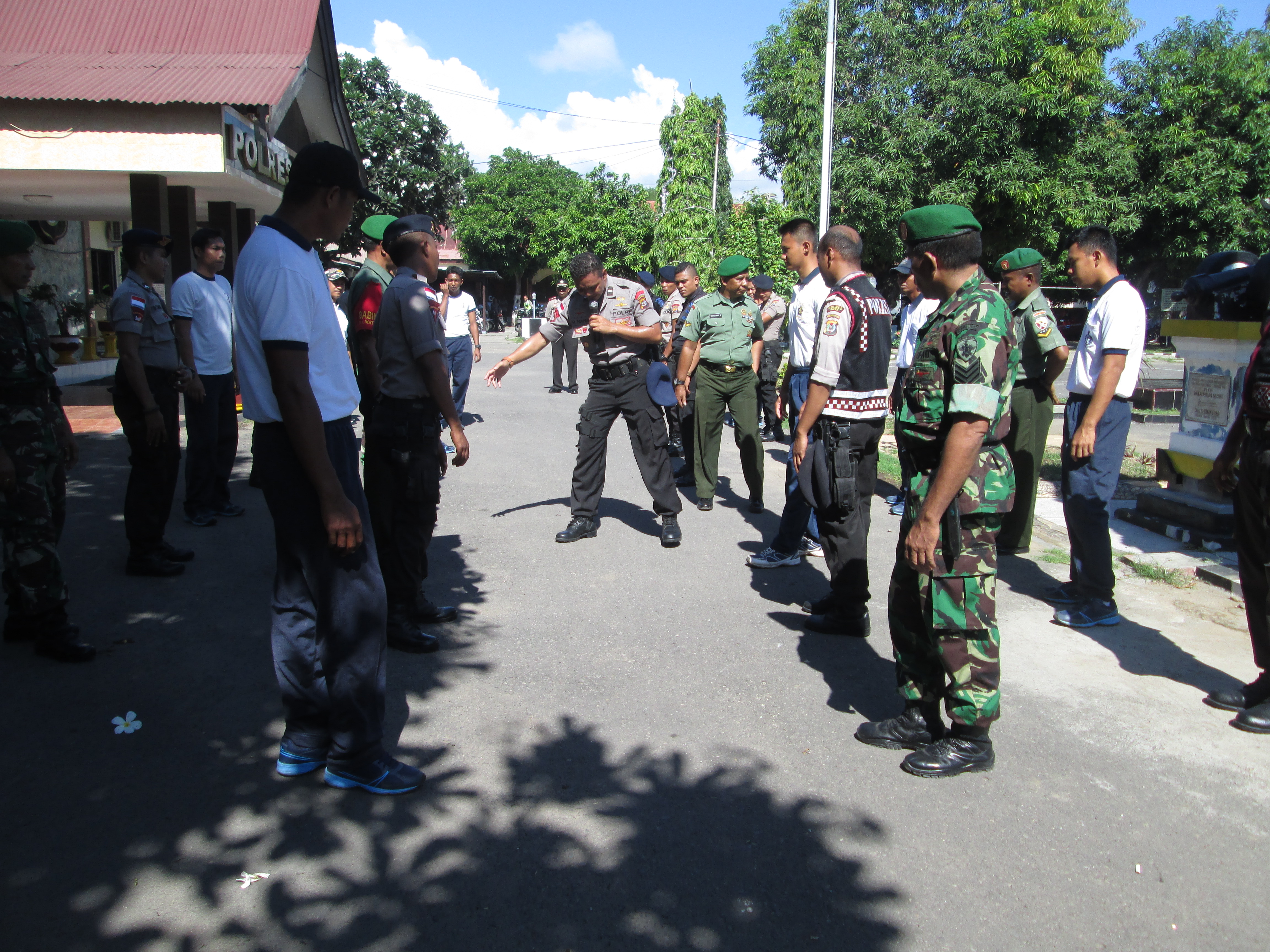 LATIHAN TARIAN MANUNGGAL TNI-POLRI