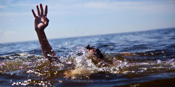 KORBAN TENGGELAM DI PANTAI SIKKA TELAH BERHASIL DIEVAKUASI