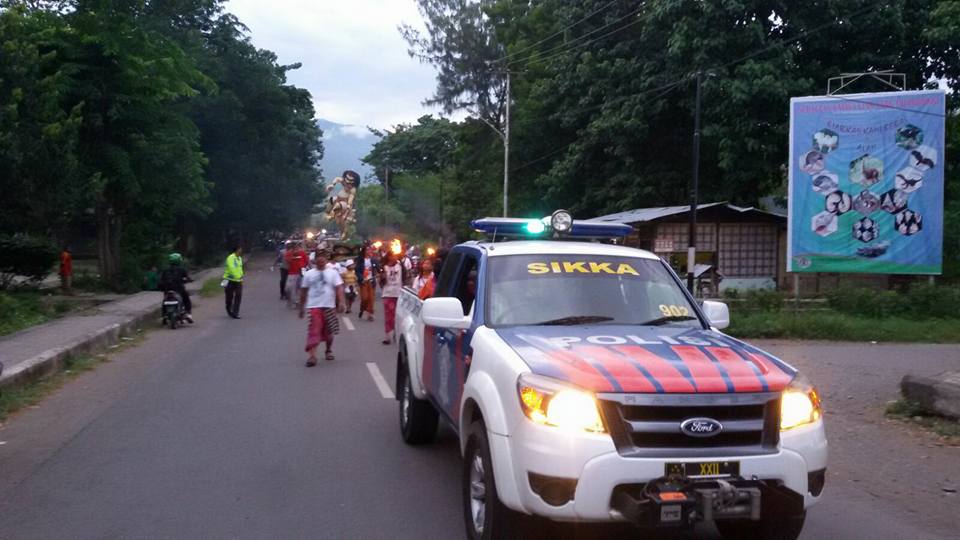 POLRES SIKKA KAWAL PAWAI OGOH-OGOH DI KOTA MAUMERE