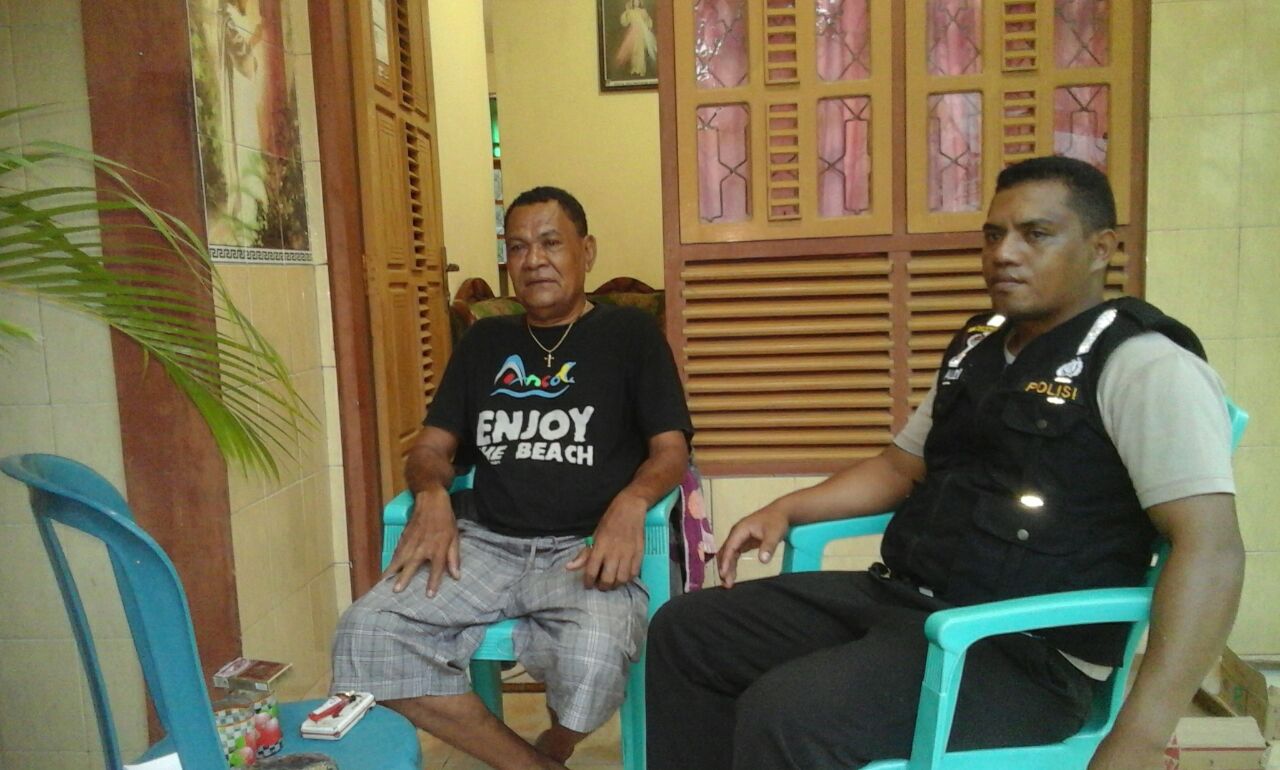BHABINKAMTIBMAS DESA LELA SAMBANGI RUMAH WARGA