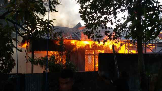 RUMAH TERBAKAR DI KOTA UNENG