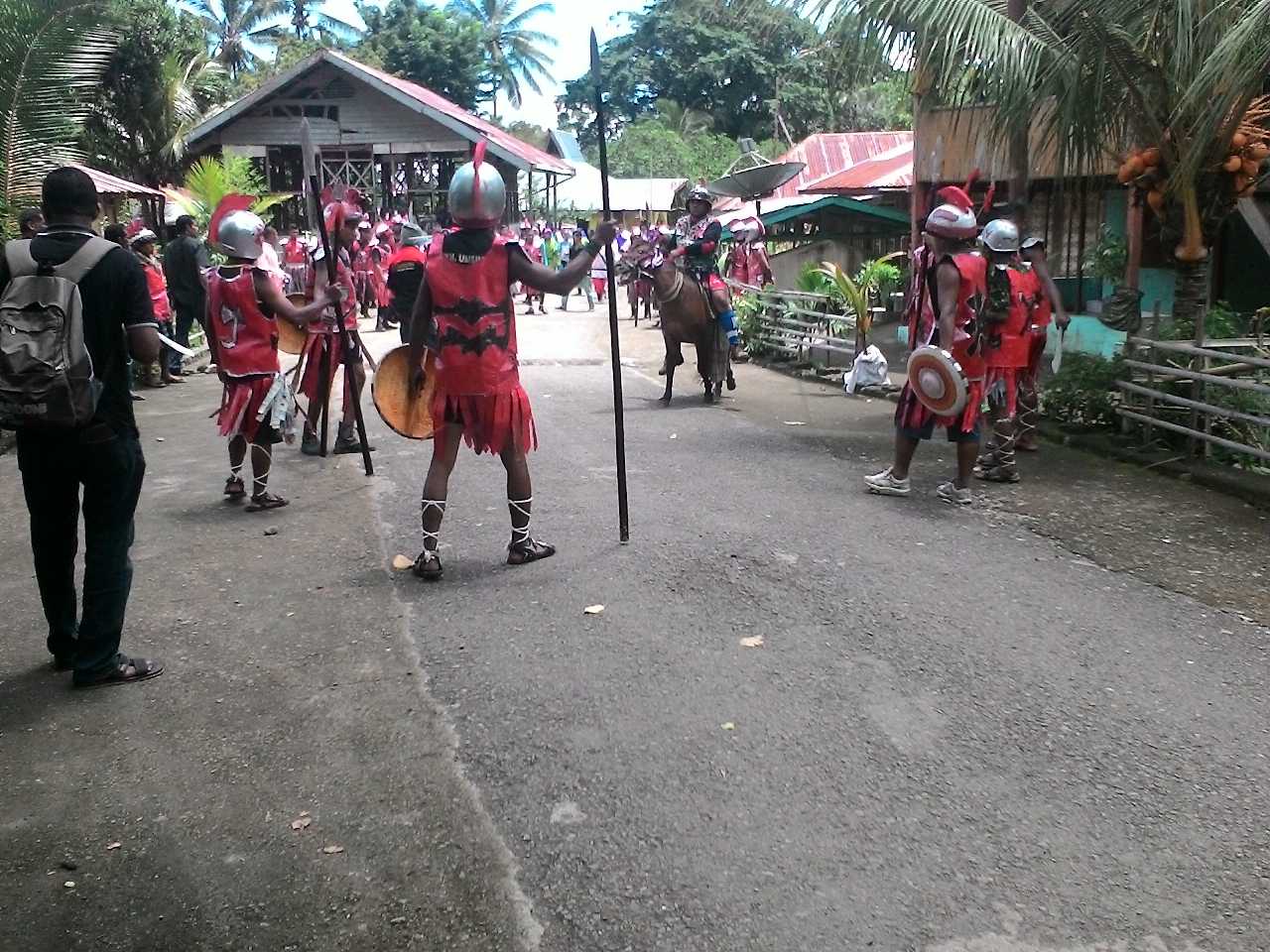 POLSEK LELA DAN POLSEK KEWAPANTE LAKUKAN PENGAMANAN PROSESI JALAN SALIB