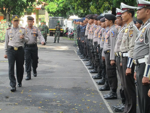 POLRES SIKKA LAKUKAN APEL GELAR PASUKAN OPERASI SAMANA SANTA 2016