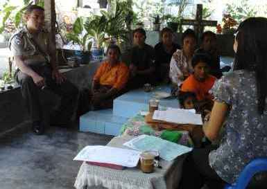 TIM GABUNGAN KECAMATAN NITA DAN POLSEK NITA TANGANI KREDIT MACET