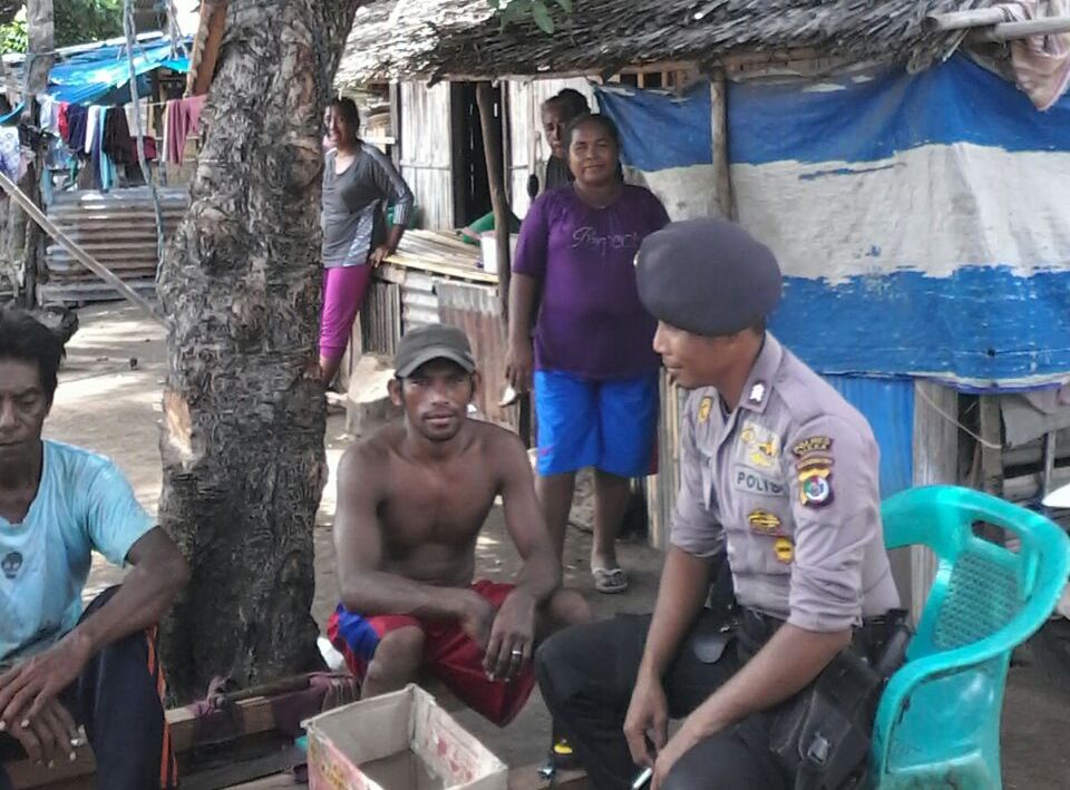 BHABINKAMTIBMAS DESA REROROJA AJAK WARGA JAUHI NARKOBA DAN PAHAM RADIKAL