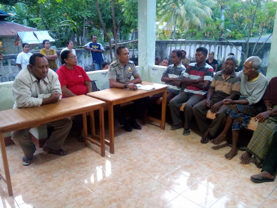 KEMBALI, POLSEK NITA SOSIALISASI KAMTIBMAS DI DESA TEBUK
