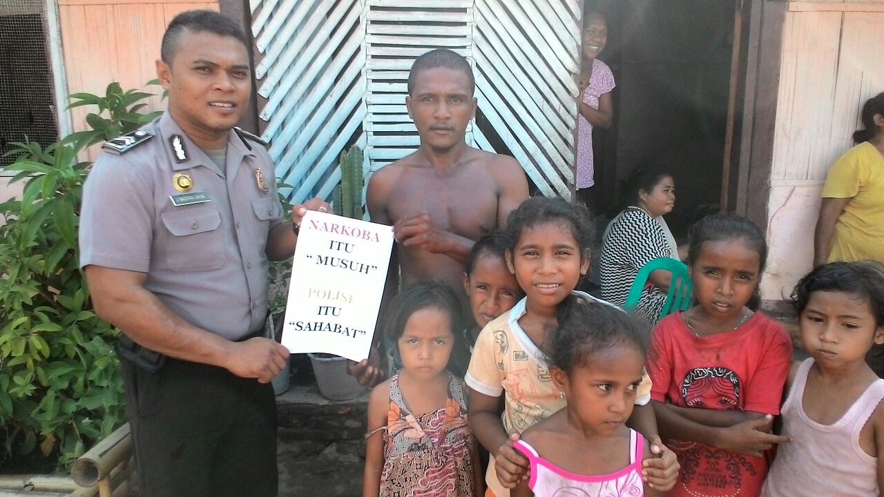 PERANGI NARKOBA, POLISI KAMPANYE KE RUMAH WARGA