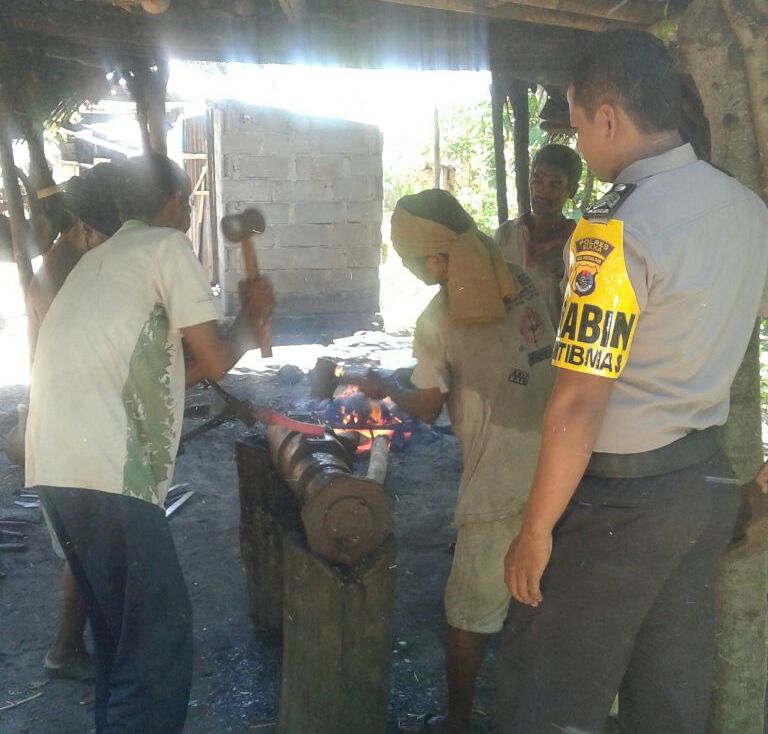 BHABINKAMTIBMAS DESA NELLE BARAT SAMBANGI KELOMPOK MASYARAKAT