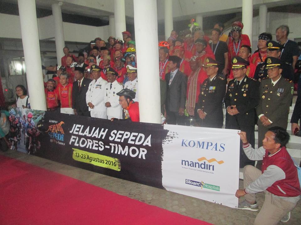 POLRES SIKKA AMANKAN KEGIATAN KOMPAS JELAJAH SEPEDA FLORES - TIMOR ETAPE KELIMA