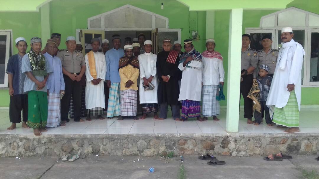 Safari Ramadhan di Masjid Al Ikhlas Waturia, Iptu Margono, SE Sampaikan Pesan Kamtibmas