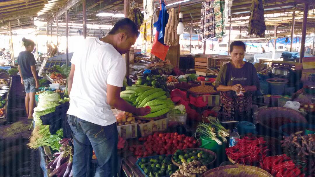 Satgas Pangan Polres Sikka Pantau Harga Bahan Pangan di Pasar