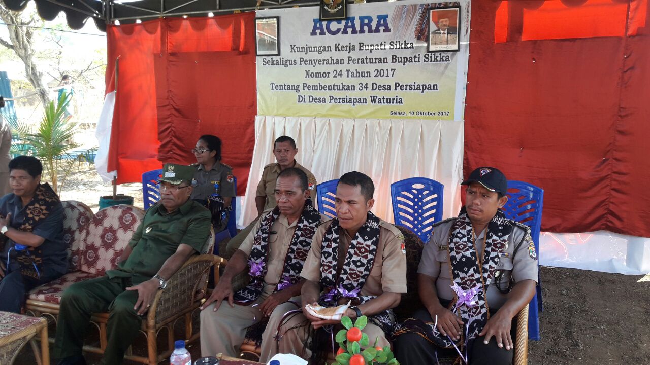 Personil Pos Pol Ndete Amankan Kunker Bupati Sikka di Desa Persiapan Waturia