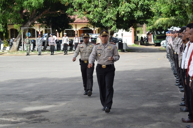 Kapolres Sikka Pimpin Apel Gelar Pasukan Operasi Lilin Turangga 2017 di Polres Sikka