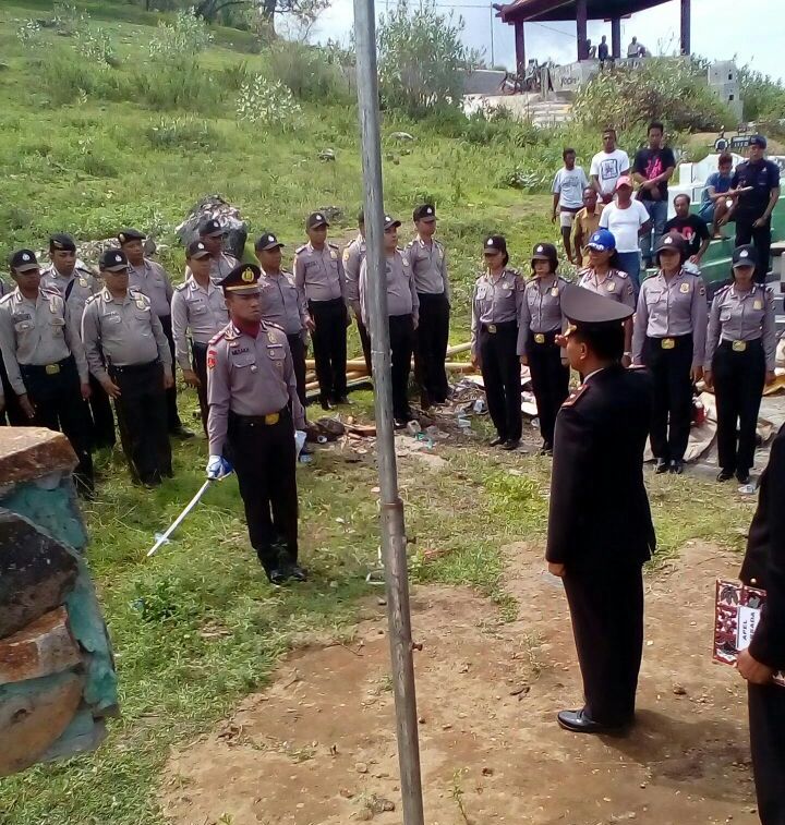 Jenazah Almarhum Purnawirawan Polri AKBP Fransiskus Weo Dimakamkan secara Dinas Polri