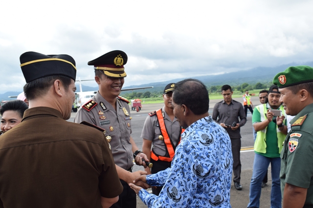 Kapolres Sikka AKBP Rickson P.M. Situmorang, SIK Tiba di Maumere Disambut Forkopimda Kabupaten Sikka