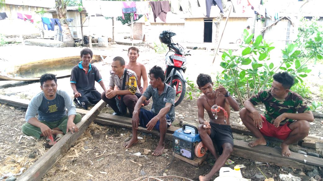 Bhabinkamtibmas Bripka Ridwan Himbau Nelayan Nangahale Waspadai Cuaca Buruk saat Melaut