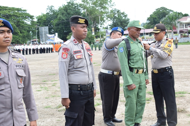 Pilkada Serentak 2018 di Sikka : Kapolres Sikka Pimpin Apel Gelar Pasukan