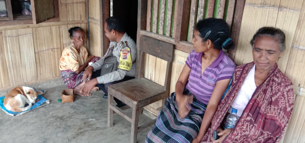 Sambangi Warga Binaan, Bhabinkamtibmas Polsek Nita Bripka Marsel Saburi Menyampaikan Pesan Kamtibmas
