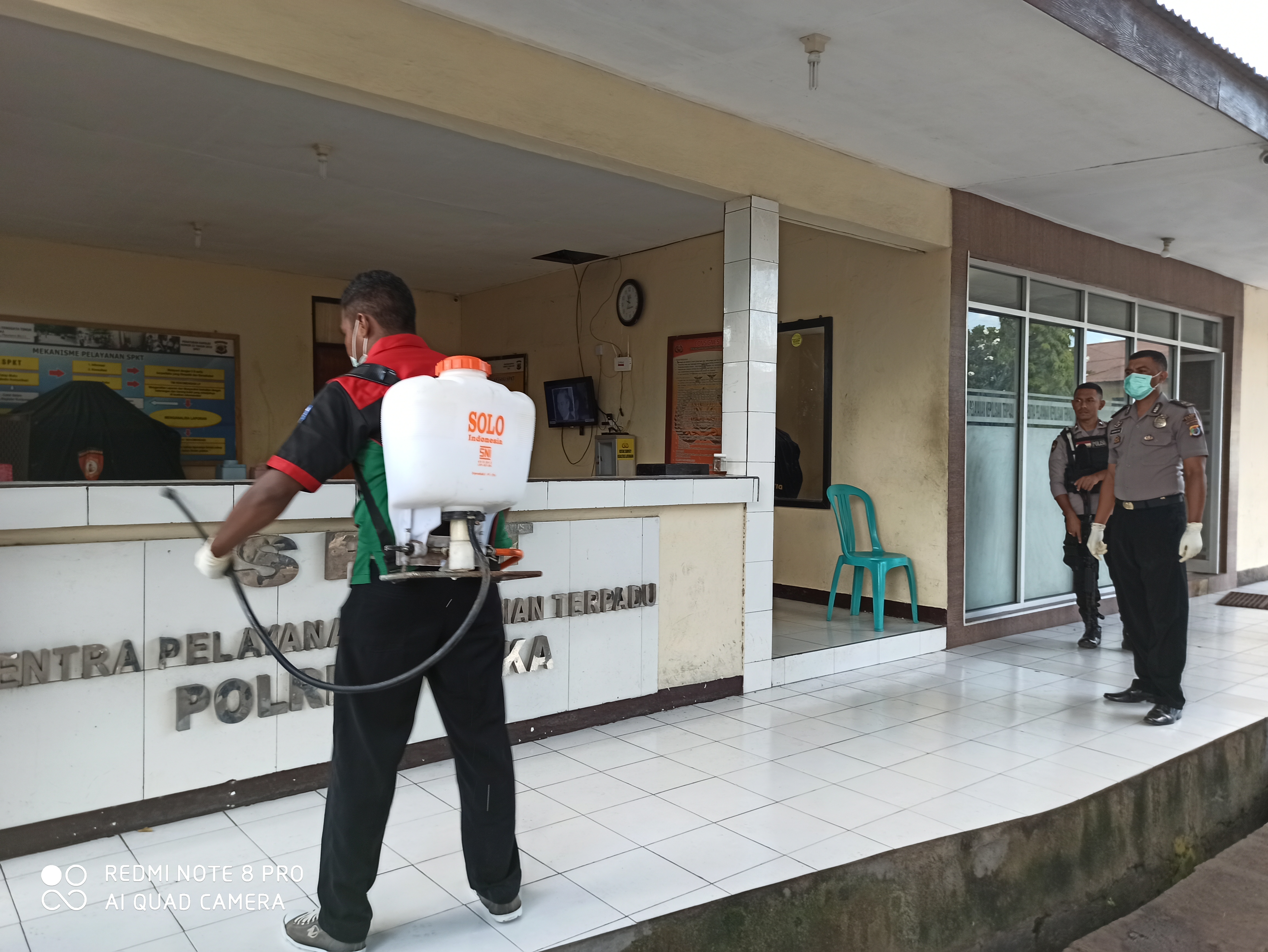 Cegah penyebaran Virus Corona, Polres Sikka Lakukan Penyemprotan Disinfektan