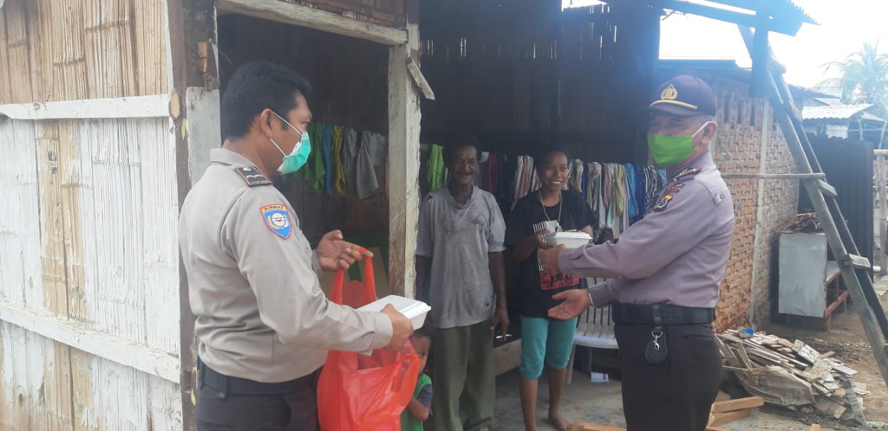 Ditengah Pandemi Covid-19 Bhayangkari Cabang Sikka Sediakan Makan Siang Gratis